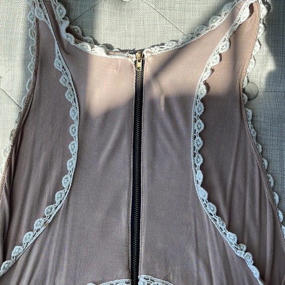 Pants Store Women’s Top - Picture 5 of 6